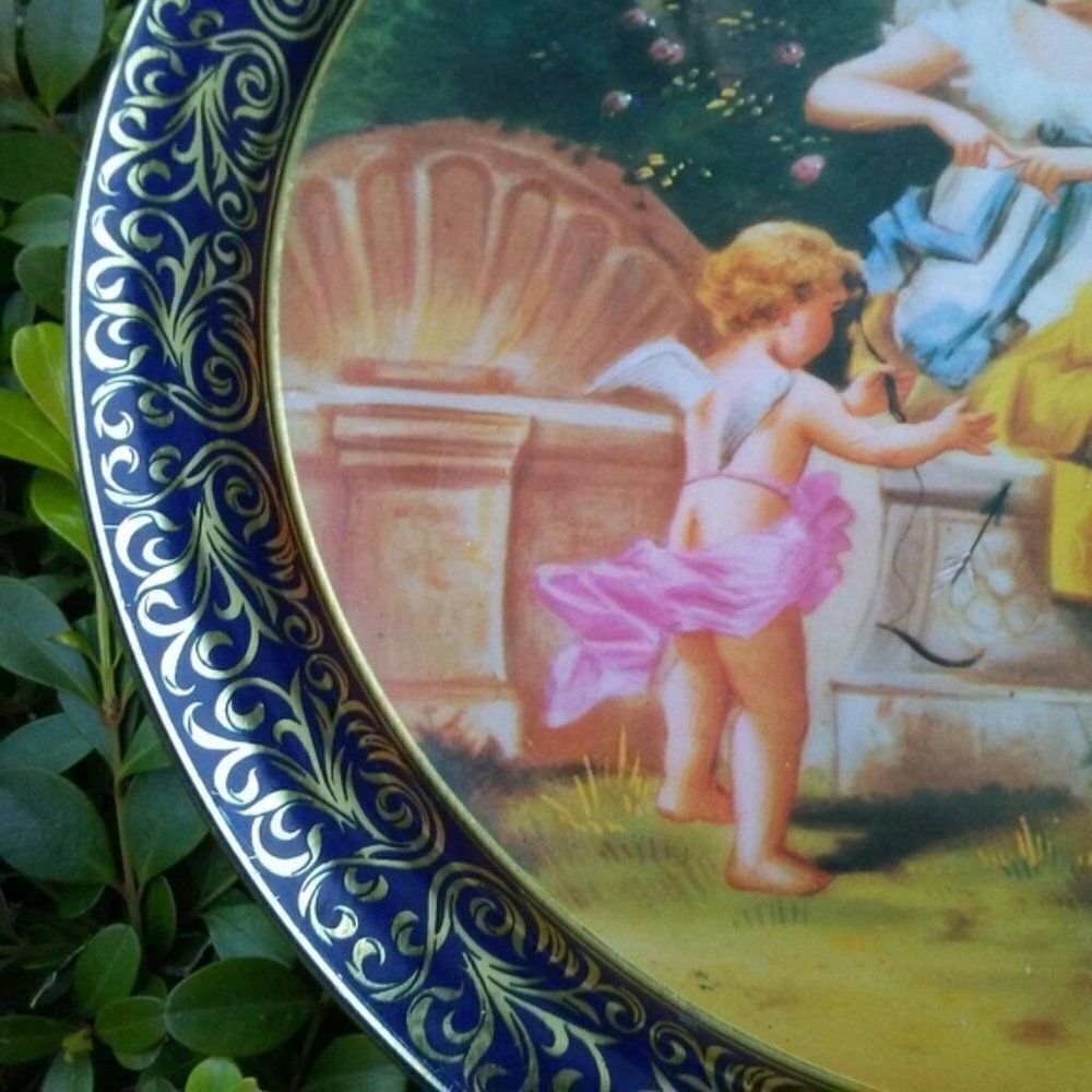 Vintage Decorative English Tin - 10" - Picture 2 of 7
